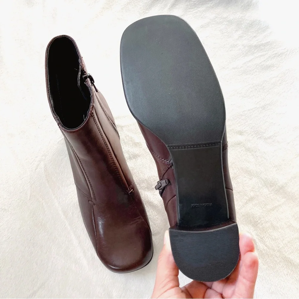 Elegant Brown Ankle Boots - Picture 9 of 13